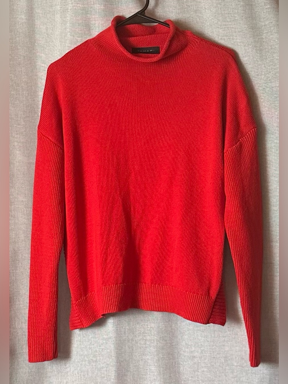 Tahari•long-sleeve mock-neck sweater•Large•cotton•red•drop shoulder•slits•ribbed